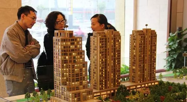 我媽出錢湊首付,房產證卻沒我名,婚禮上我媽的話讓婆婆臉面無存