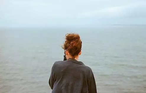 接婆婆和我們一起住,我下夜班到家,看到客廳里的婆婆我泣不成聲