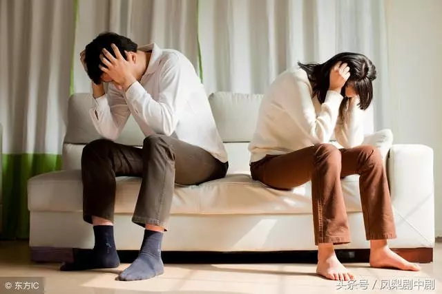 離婚後婆家拆遷前夫給我十萬,兒子留學取錢,看到餘額才知我錯了