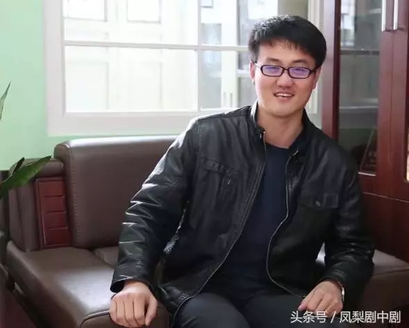 離婚一年,女兒玩手機時誤把母親自拍照發給了前夫,收到回復淚目