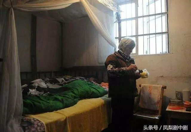 第一次去男友家,晚上和婆婆睡覺,半夜得知一事,淚目了