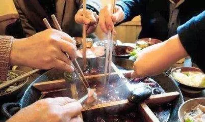 並不是所有飯都要「趁熱吃」,溫度錯過65°,會損害食道和腸胃