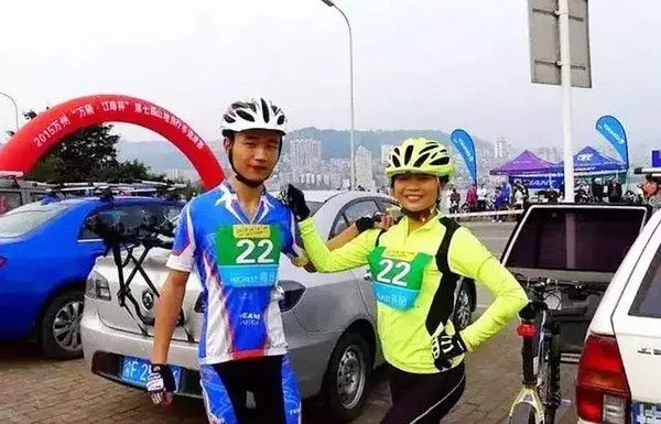 23歲小伙子,2個月就閃婚,娶了46歲女子當老婆!