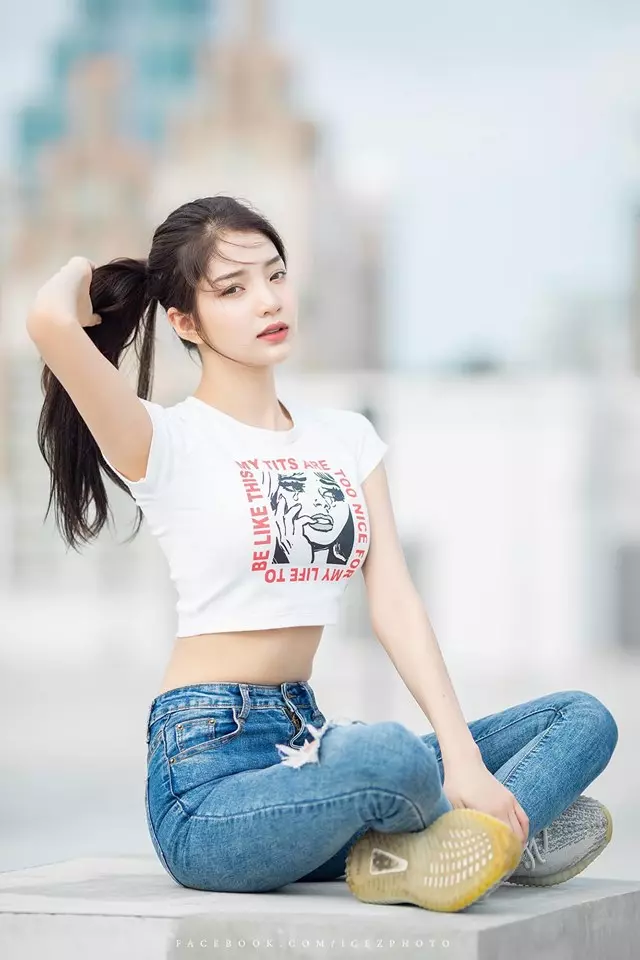 來杯泰式椰奶!泰國清純系正妹「เจ้าแก้มยืด」制服下隱藏性感美體,讓網友都被勾引!