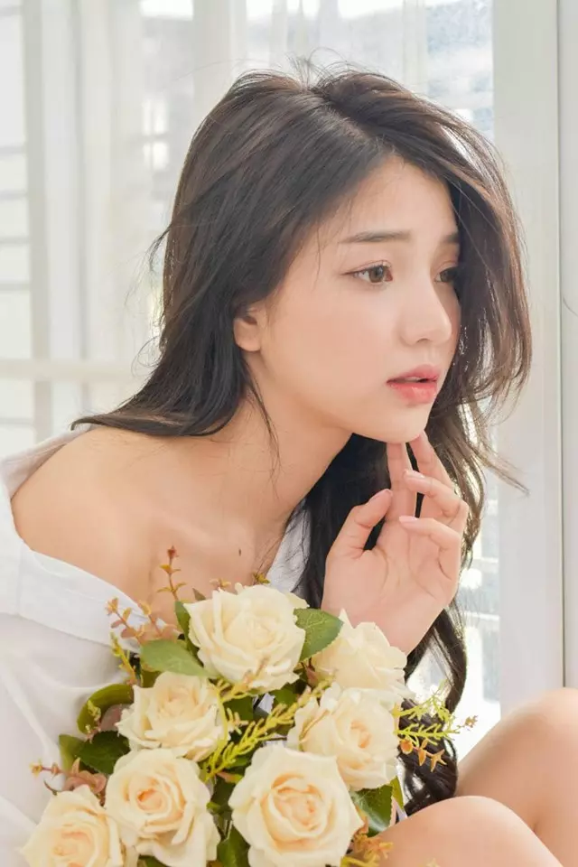 來杯泰式椰奶!泰國清純系正妹「เจ้าแก้มยืด」制服下隱藏性感美體,讓網友都被勾引!