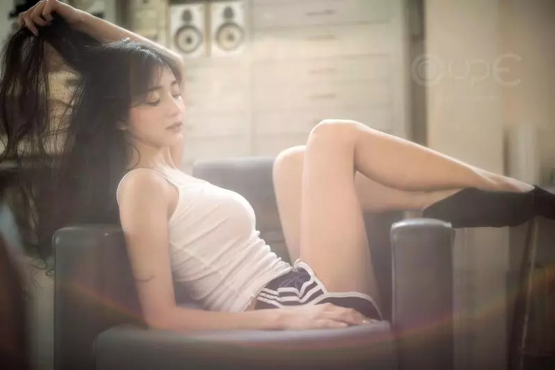 來杯泰式椰奶!泰國清純系正妹「เจ้าแก้มยืด」制服下隱藏性感美體,讓網友都被勾引!
