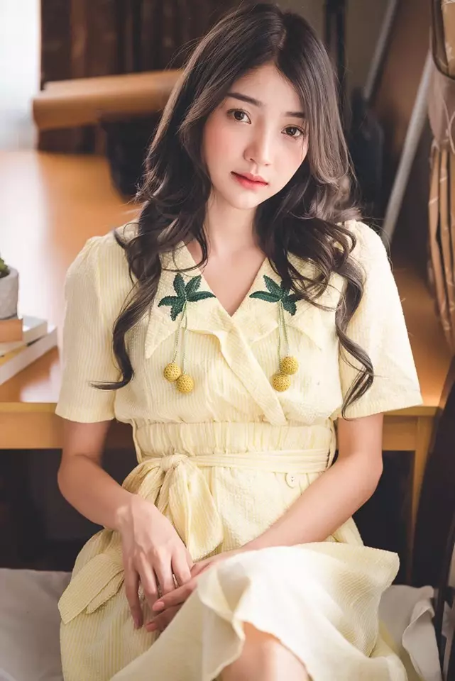 來杯泰式椰奶!泰國清純系正妹「เจ้าแก้มยืด」制服下隱藏性感美體,讓網友都被勾引!