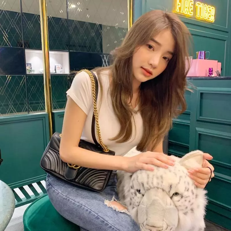 來杯泰式椰奶!泰國清純系正妹「เจ้าแก้มยืด」制服下隱藏性感美體,讓網友都被勾引!