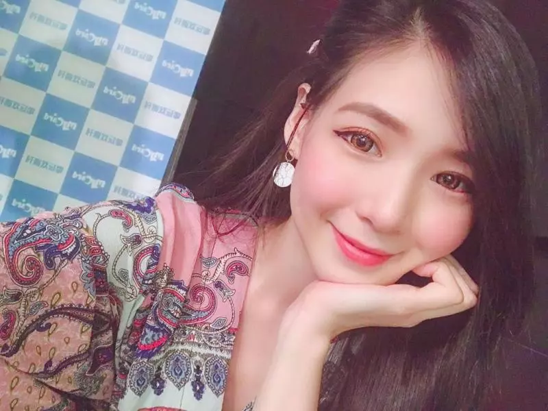 鐵粉急擋:不可以這麼美!「吳若Dudu」美女光太耀眼讓人一眼就沈醉!