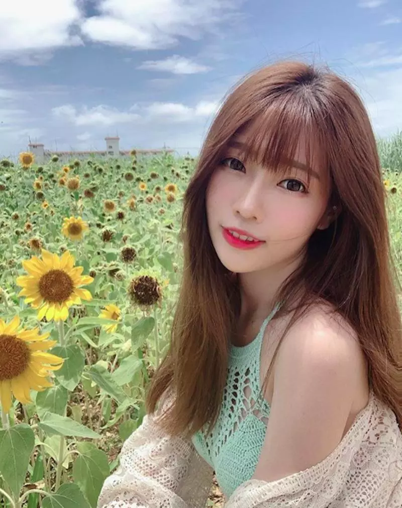 雪白美少女「簡欣汝」連吃雞都要美,看她實況就是一種享受啊!