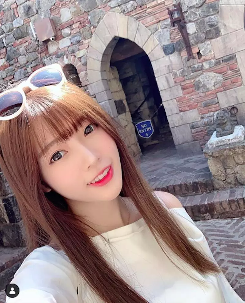 雪白美少女「簡欣汝」連吃雞都要美,看她實況就是一種享受啊!