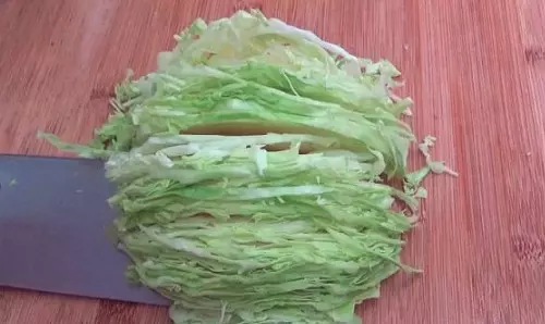 1顆高麗菜2個雞蛋,不用一滴水,筷子一攪,出鍋全家流口水,比吃肉還過癮