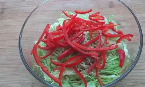 1顆高麗菜2個雞蛋,不用一滴水,筷子一攪,出鍋全家流口水,比吃肉還過癮