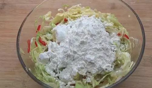 1顆高麗菜2個雞蛋,不用一滴水,筷子一攪,出鍋全家流口水,比吃肉還過癮