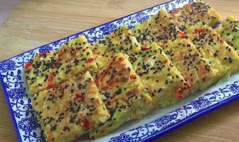 1顆高麗菜2個雞蛋,不用一滴水,筷子一攪,出鍋全家流口水,比吃肉還過癮