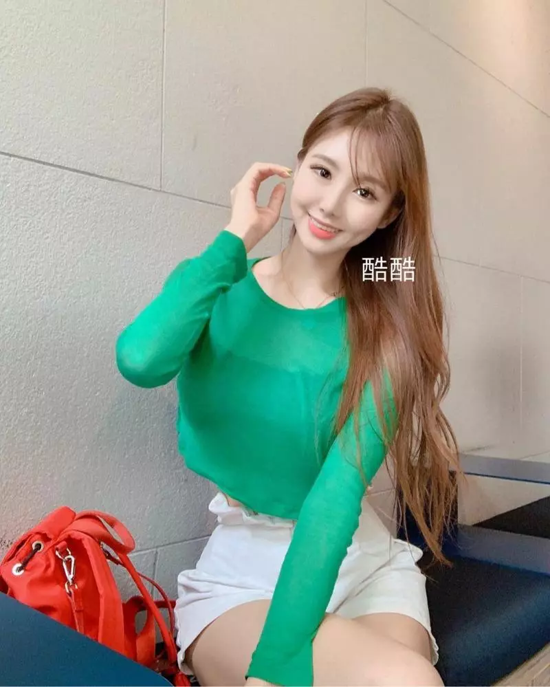 微笑已足夠讓你眼裡直直看呆,網友發言再加上身材直接歸西也願意