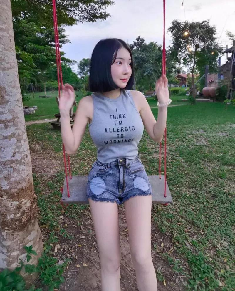泰國小姐姐pear為拍攝外景而准備幾套便衣更換,粉絲們發言很細很不錯哦