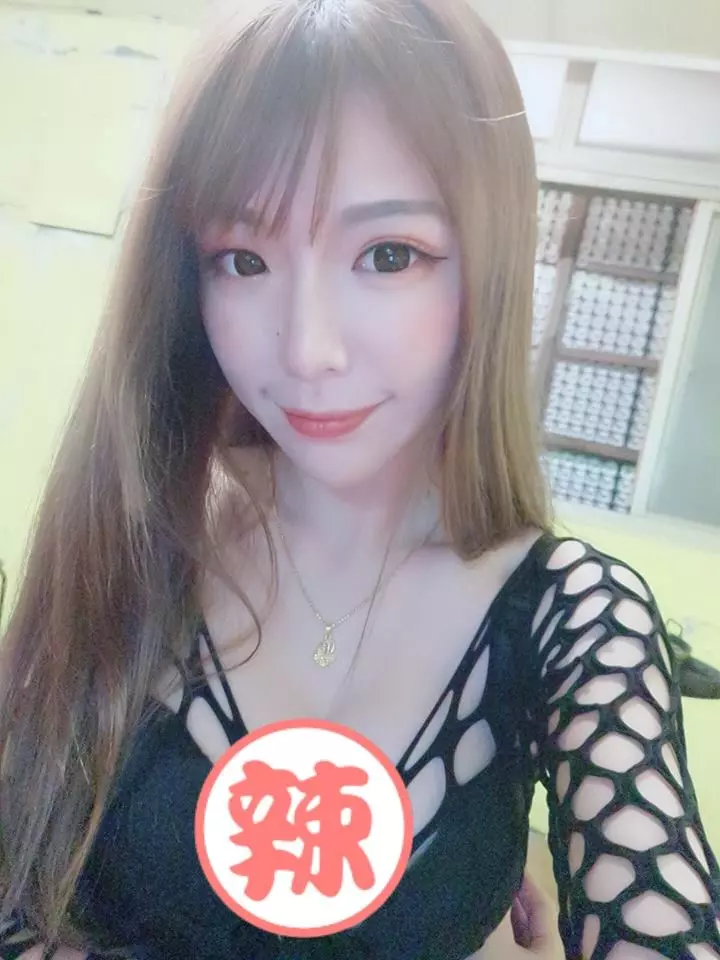 美過人的「超級辣媽」蕾蕾,窈窕曲線不愧是小精靈,變身兔女郎也輕而易舉!
