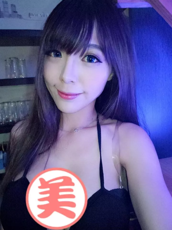 美過人的「超級辣媽」蕾蕾,窈窕曲線不愧是小精靈,變身兔女郎也輕而易舉!