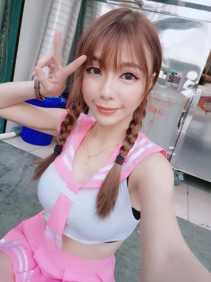 美過人的「超級辣媽」蕾蕾,窈窕曲線不愧是小精靈,變身兔女郎也輕而易舉!