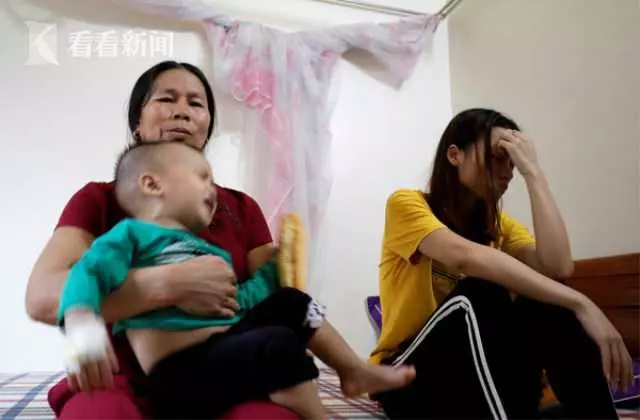 籌1萬英鎊幫老公偷渡失聯, 妻子抱兒淚崩 : 沒力氣了 !