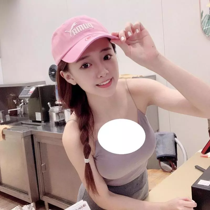 便利商店驚見「神級長腿正妹」 正面還有遮不住的好身材!