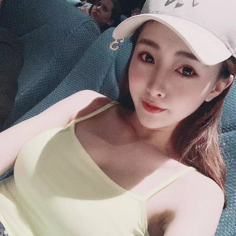 便利商店驚見「神級長腿正妹」 正面還有遮不住的好身材!