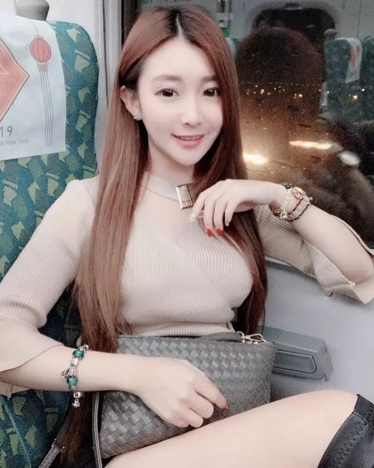 清新運動馬尾妹「Rebeca小花」路跑造型超性感,姣好身材好火辣!