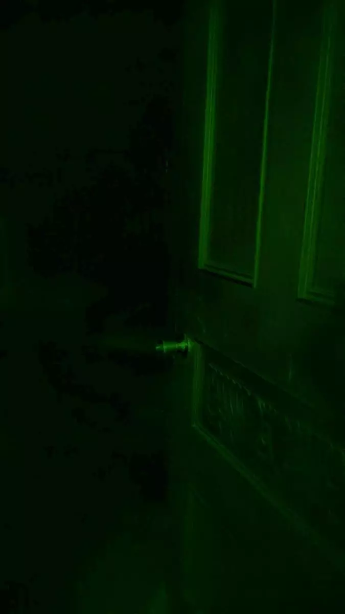 高冷美女坐車目的地超偏僻連民房都沒有,計程車司機手抖接車費:明天會不會變紙