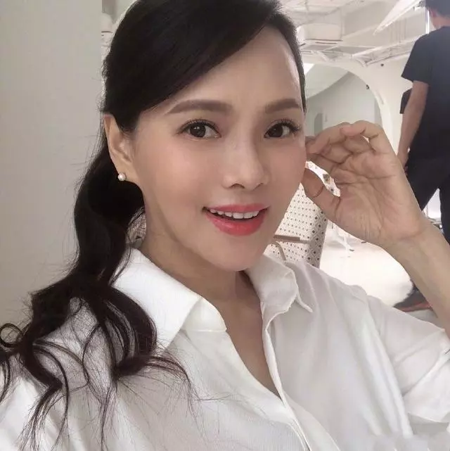50歲的伊能靜如何做到充滿少女感的?原來她的生活離不開這兩樣 !