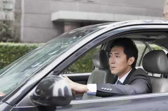 我1年賺30萬,給鄉下父母翻修老房子,妻子得知後跑回去大鬧一場
