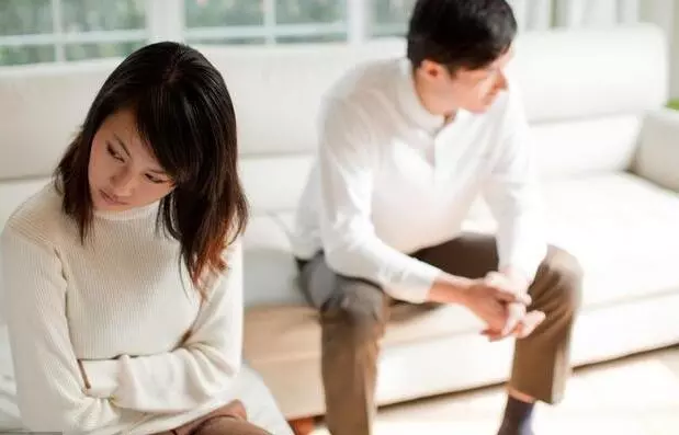 我1年賺30萬,給鄉下父母翻修老房子,妻子得知後跑回去大鬧一場