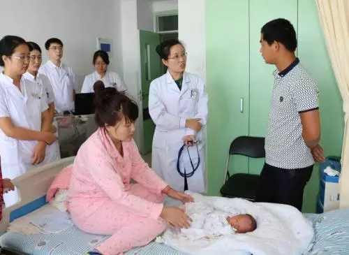 弟媳難產,我丈夫卻緊張的下跪求醫生,聽了小叔子的話我果斷離婚