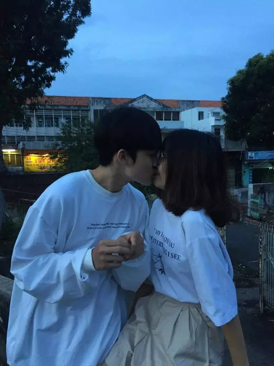 假裝很愛你的男人,會有這4種表現,是藏不住的!