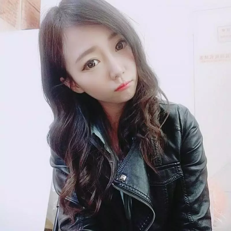 這教官太犯規!「娜娜Christina」清甜微笑奪人心,性感嫩體讓人想天天到教官室報到!