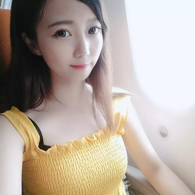 這教官太犯規!「娜娜Christina」清甜微笑奪人心,性感嫩體讓人想天天到教官室報到!