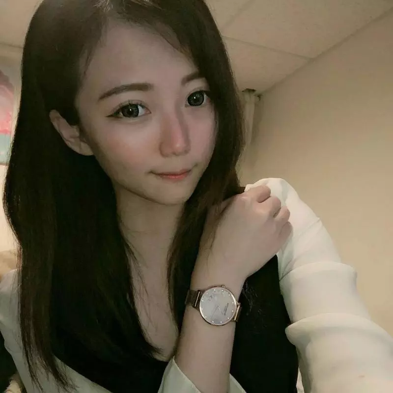 這教官太犯規!「娜娜Christina」清甜微笑奪人心,性感嫩體讓人想天天到教官室報到!