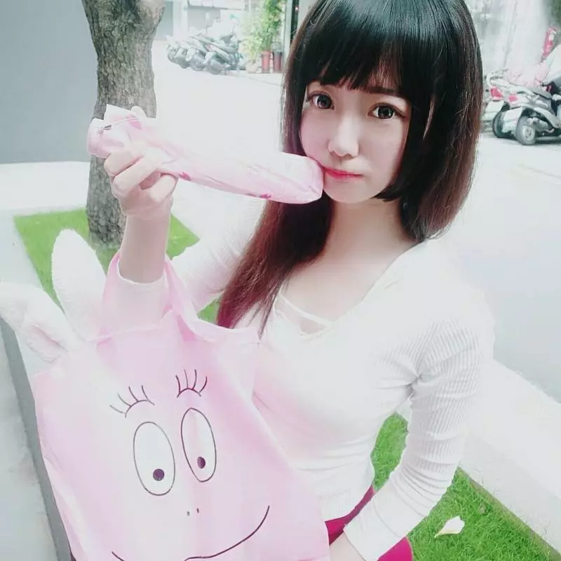 這教官太犯規!「娜娜Christina」清甜微笑奪人心,性感嫩體讓人想天天到教官室報到!