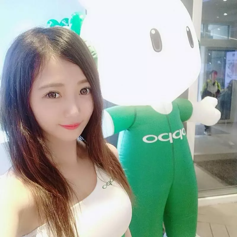 這教官太犯規!「娜娜Christina」清甜微笑奪人心,性感嫩體讓人想天天到教官室報到!