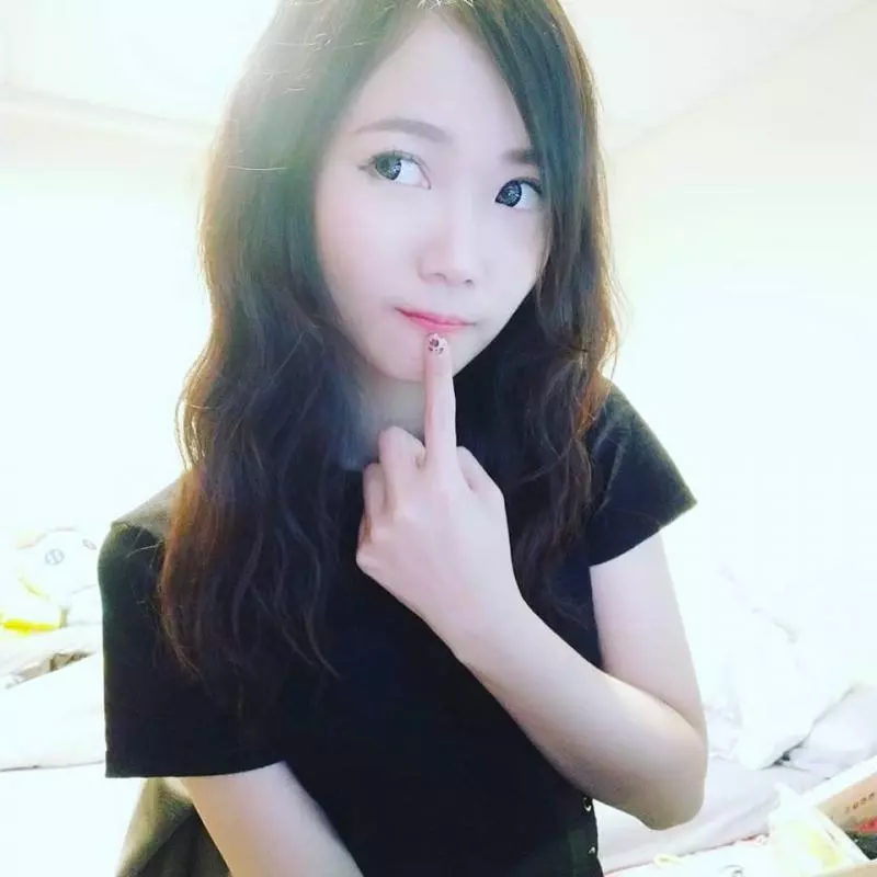這教官太犯規!「娜娜Christina」清甜微笑奪人心,性感嫩體讓人想天天到教官室報到!