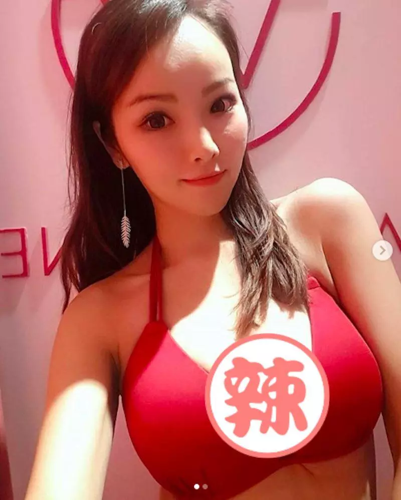 又到了比基尼季節~辣妹老闆娘「Amila Yu」狂換泳裝,挺傲人身材讓你選一套!