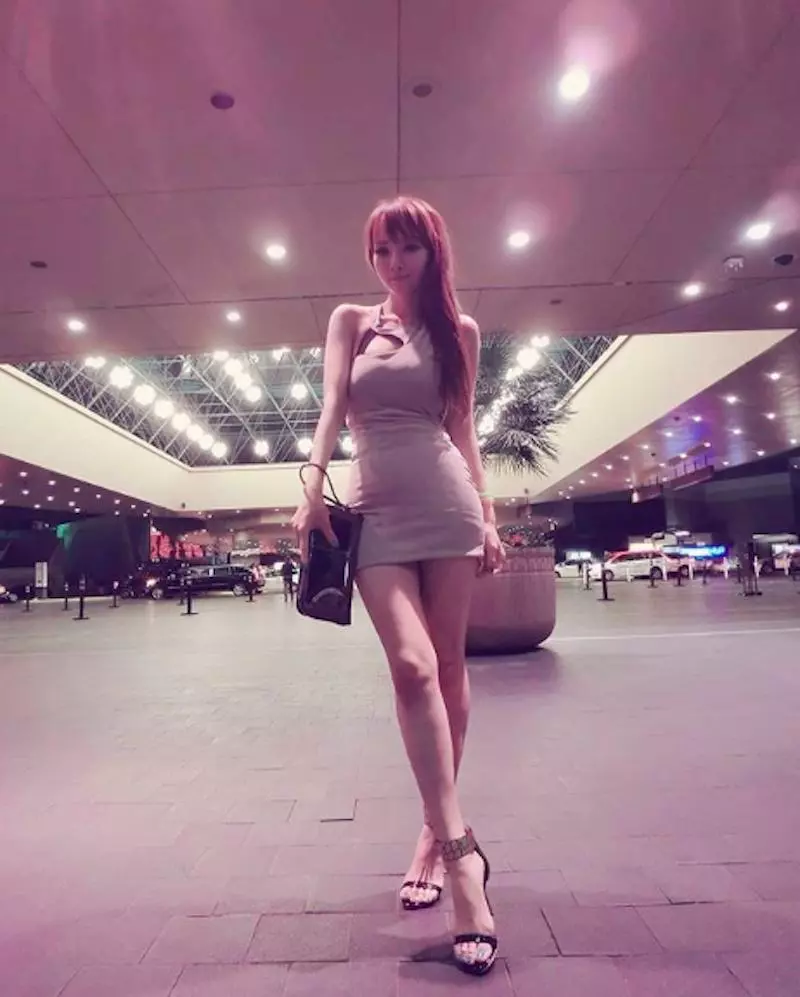 又到了比基尼季節~辣妹老闆娘「Amila Yu」狂換泳裝,挺傲人身材讓你選一套!