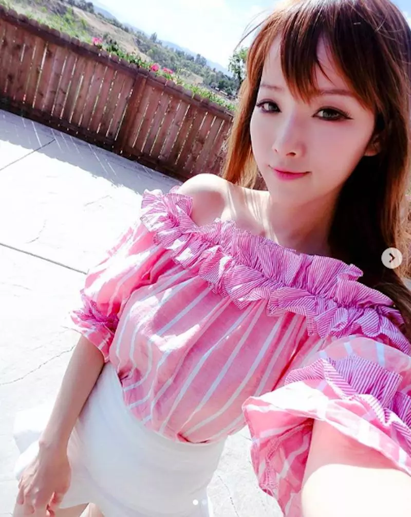又到了比基尼季節~辣妹老闆娘「Amila Yu」狂換泳裝,挺傲人身材讓你選一套!