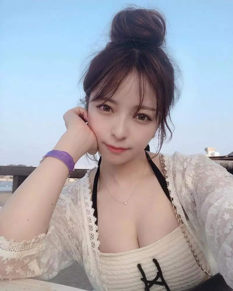 清新櫻花妹「船木沙織」海攤上大秀白嫩美體,男人們看到都不小心溺水了!