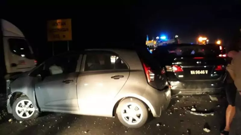 混凝土柱子 散落路面 尾隨羅釐轎車中招 釀2死