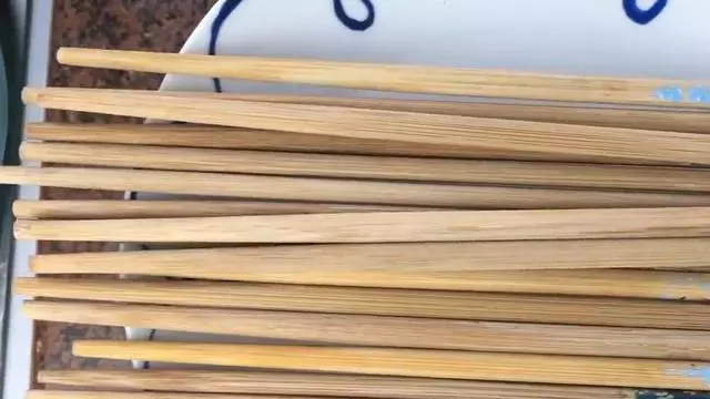 用清水洗筷子,比不洗還髒,學會這個訣竅筷子永遠乾乾淨淨