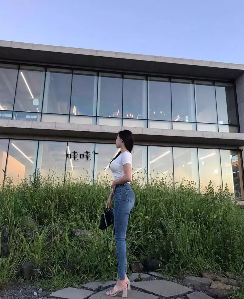 腿長到逆天超火辣的MIN 迷倒了不少網友,真的美跪了~~