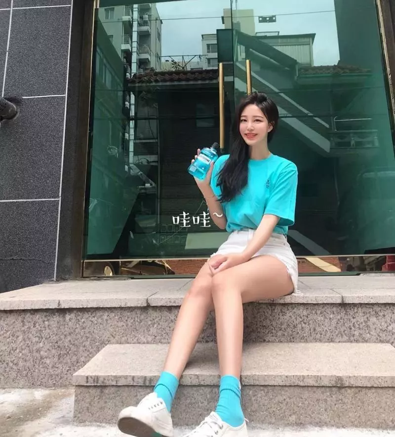 腿長到逆天超火辣的MIN 迷倒了不少網友,真的美跪了~~