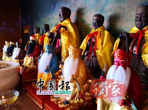 天峰宮壇主獲「拿督卡巴星」感應 ,「劉天球不會有事」