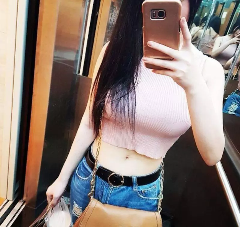 吃飯一直被拍!「正妹吃麵線」超讓人看醉了...男友才能擁有的超幸福瞬間啊…